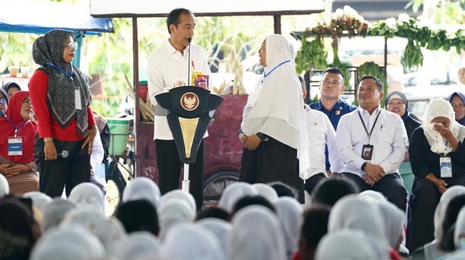 Presiden Jokowi Puji Layanan Keripik Tempe Milik Nasabah PNM Mekaar di area area Sumatera Utara