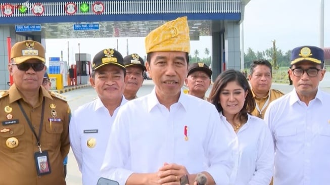 Jokowi Resmikan Tol pada area Sumatera Tanpa Menteri Basuki, Ke Mana Perginya Doi?