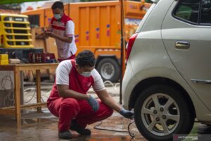 Knalpot mobil keluar asap berlebih? Ini penyebab dan cara mengenalinya